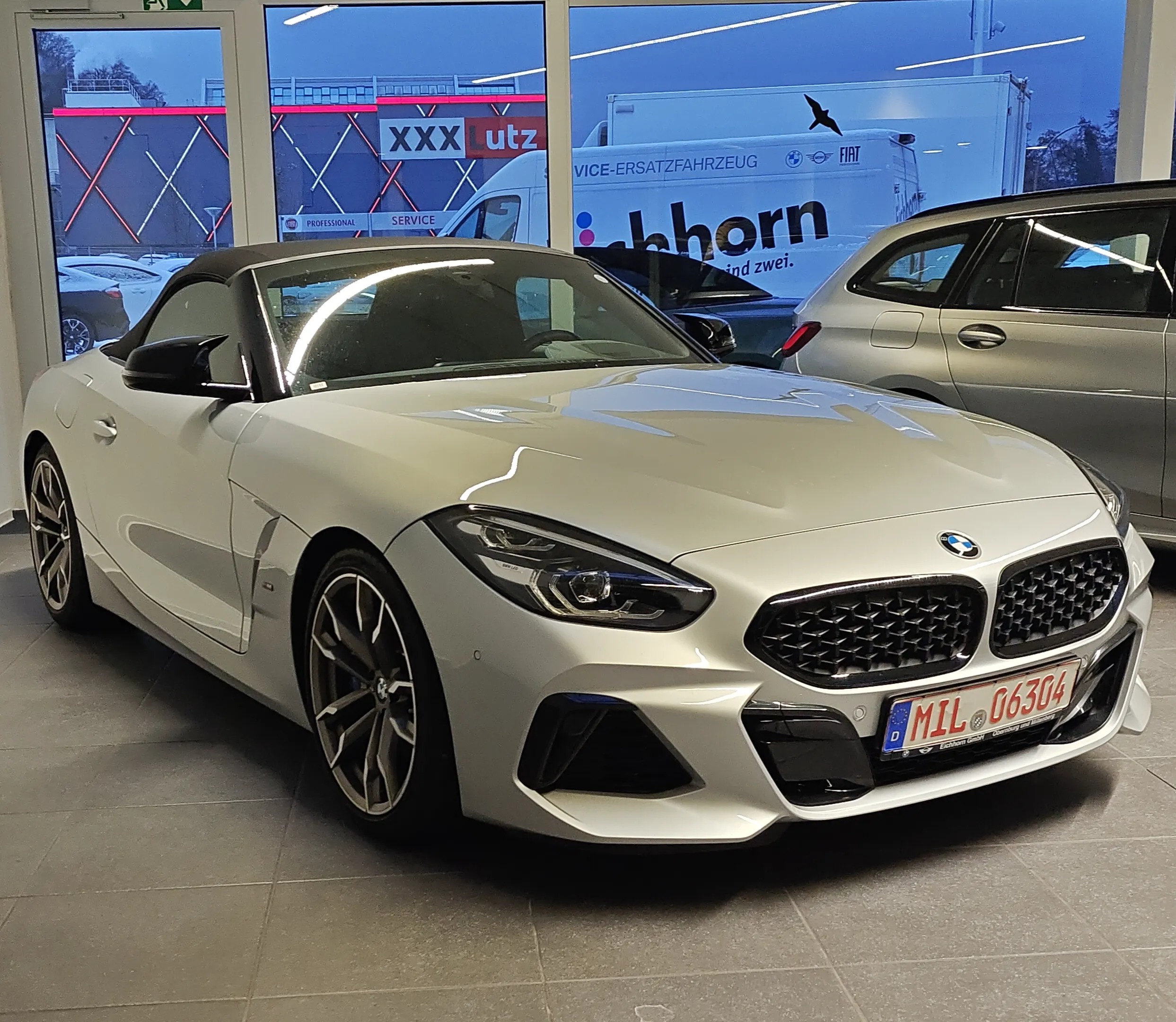 Auto blanco deportivo
